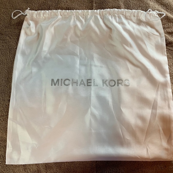 🎉Host Pick x2🎉 NEW MICHAEL KORS 2 SET AUTHENTICITY GUARANTEED - Picture 11 of 12